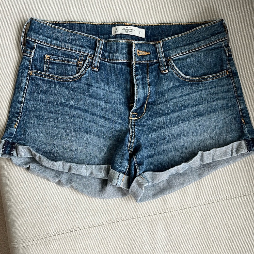 EUC Abercrombie & Fitch women’s Jean shorts Size 27 / 4